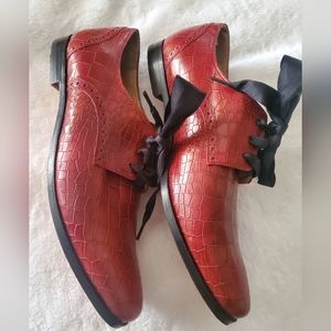 Red Cole Haan Faux Crocodile Patterned Loafers With Black Ribbon Size 9 1/2 B